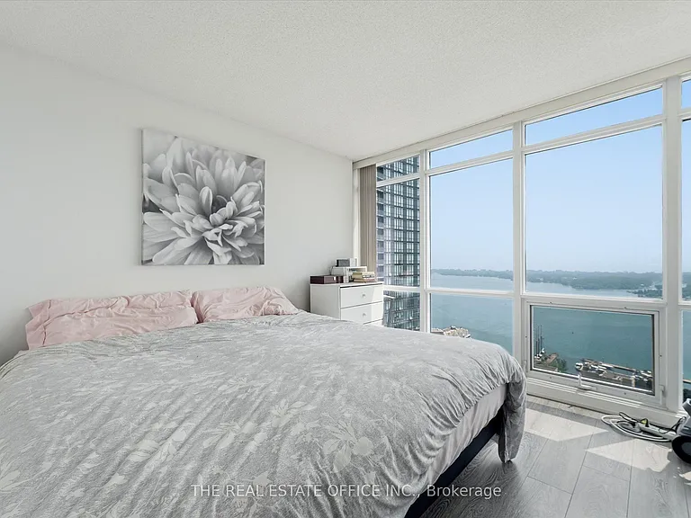 15 Fort York Blvd #4212 — Photo 9