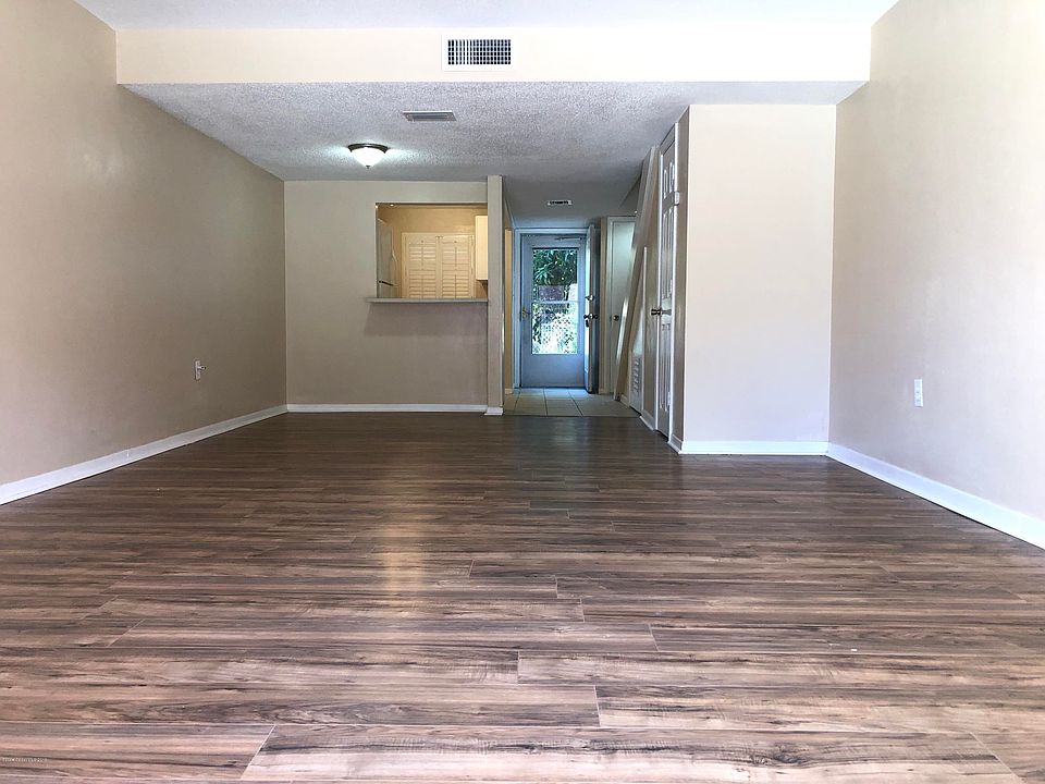1st image of 2499 Country Club Dr #2499