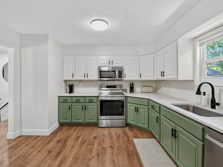 103 W 13th St #1 — Photo 15