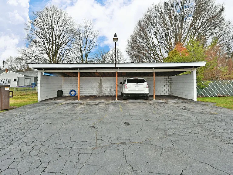 560 Gladys St — Photo 29
