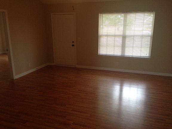 2nd image of 2918 Windemere Dr