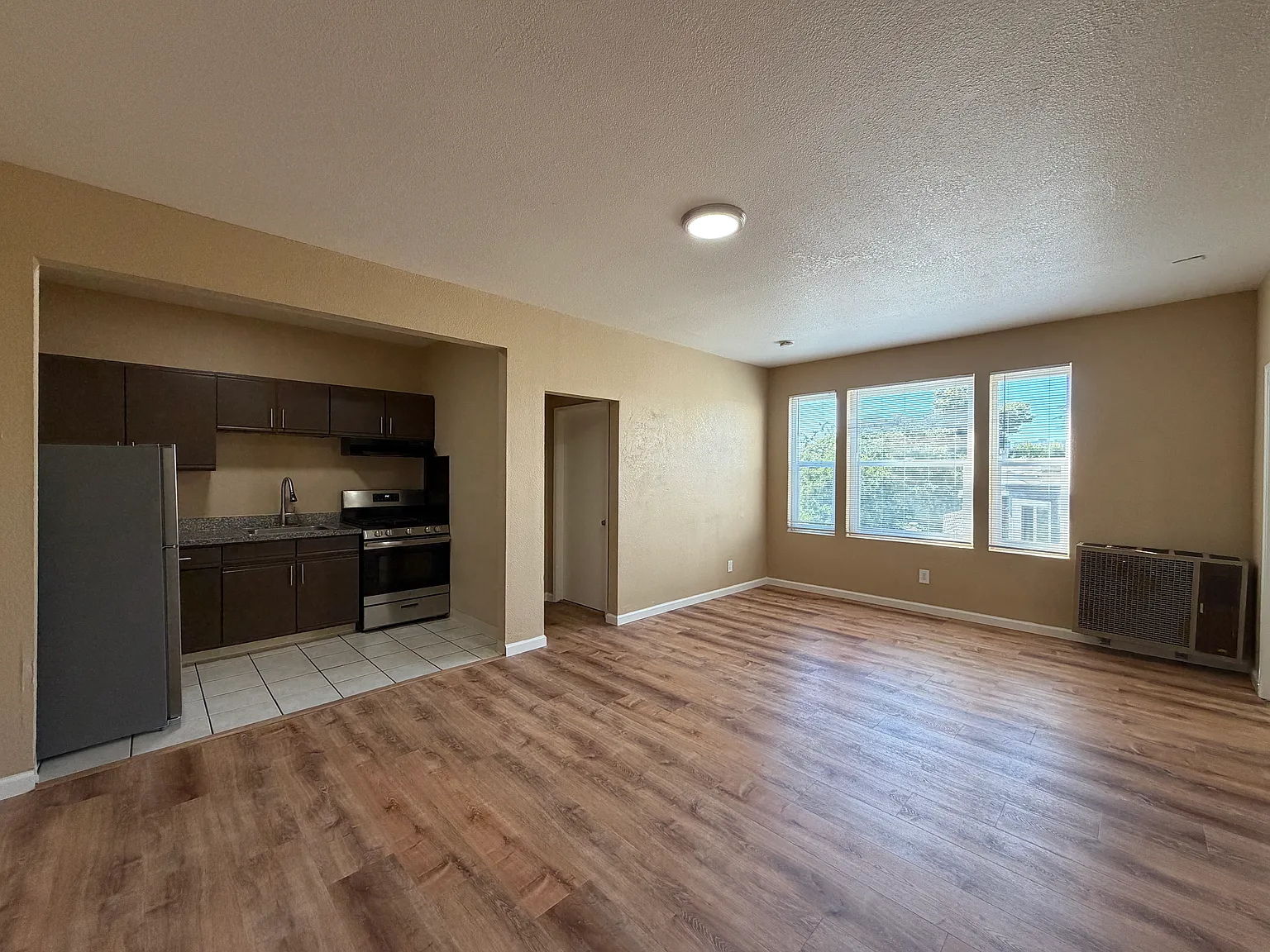 19th Street Apartments — Photo 1