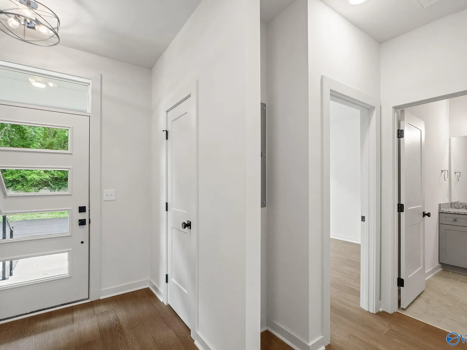 3 bed, 3.0 bath, 1529 sqft, $1,795 — Photo 3