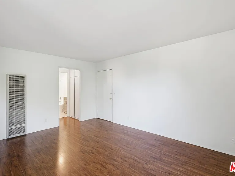 14551 Vose St #C — Photo 7