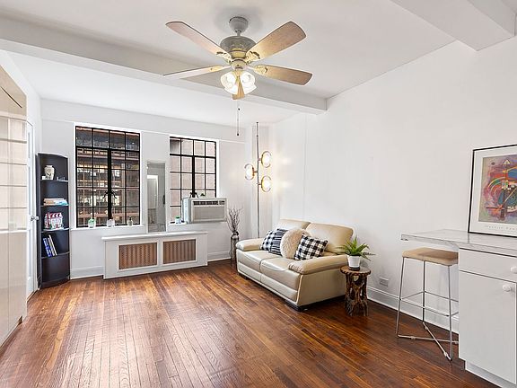 3rd image of 320 E 42nd St APT 1005