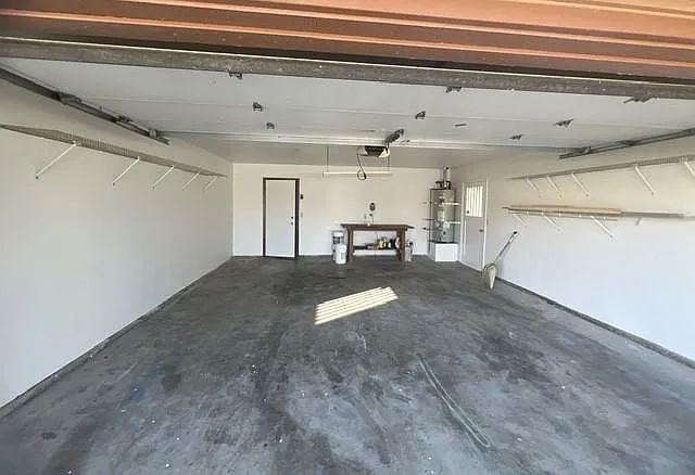 2122 N Clark Ct — Photo 19