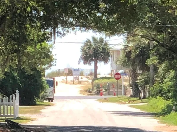 920 Cheehaw St, Edisto Island, SC 29438