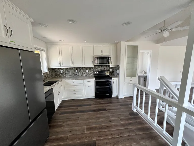 750 E 27th Ave — Photo 3