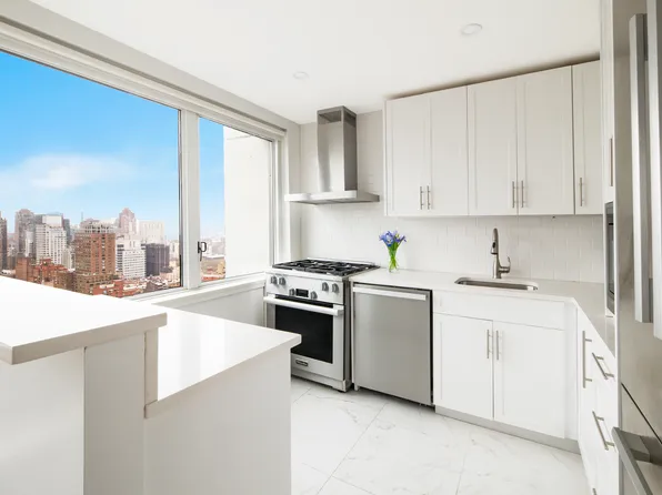 300 East 59th Street 3505 image 3 of 15