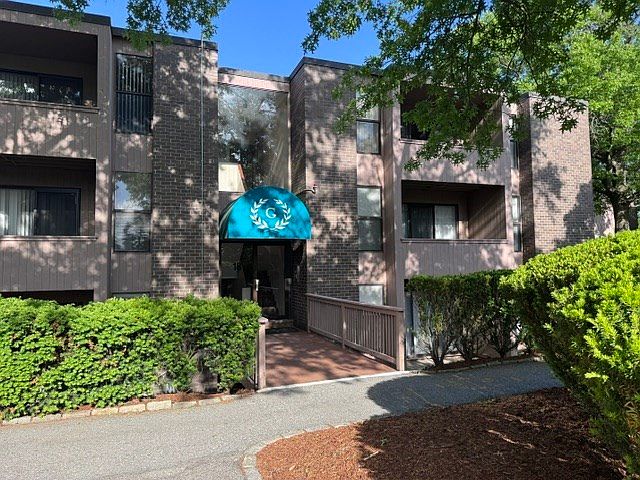 1st image of 18 Shrewsbury Green Dr Unit K