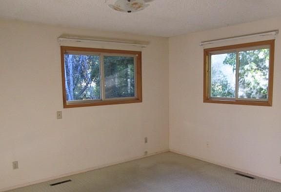 5th image of 121 E Circle Dr