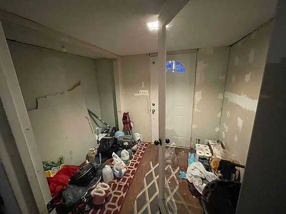 3rd image of 821 N 8th St