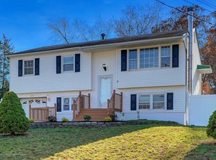 675 Longview Dr, Toms River, NJ 08753