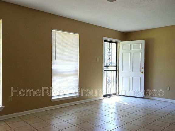 3rd image of 3763 Firethorne Dr