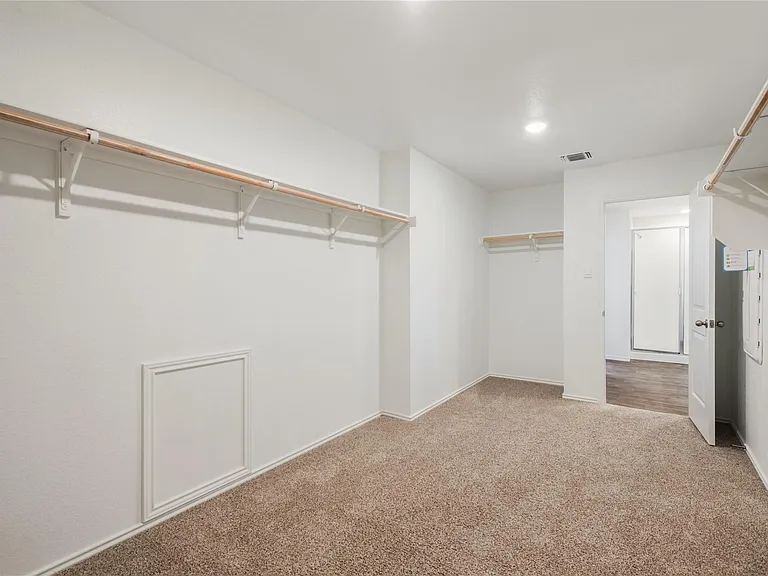 321 Sandringham Loop — Photo 14