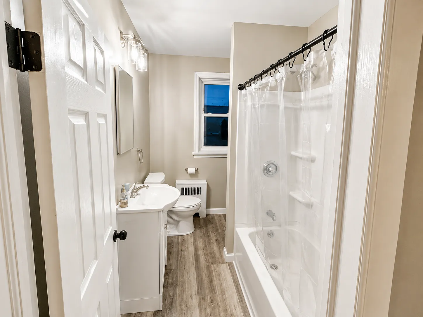 2 bed, 1200 sqft, $2,000 — Photo 3