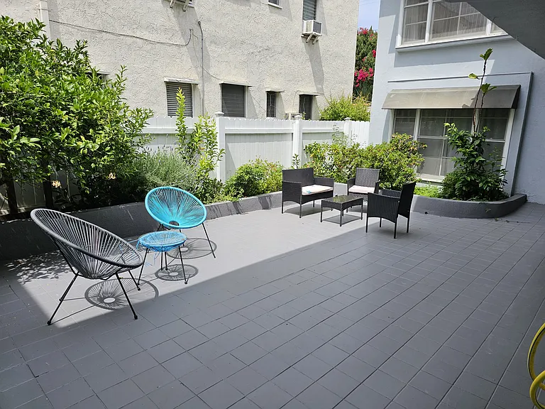 236 S Rexford Dr #1/4 — Photo 14