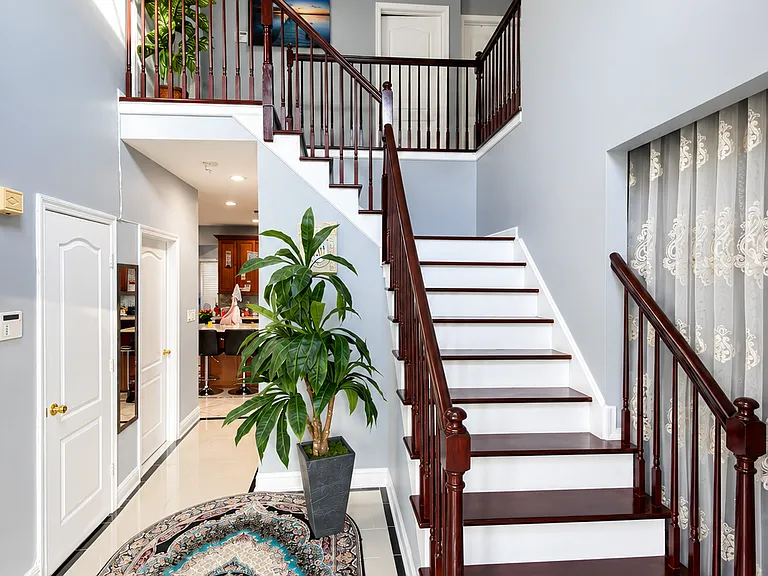 506 Jarrard St — Photo 4