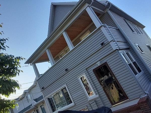 1st image of 107 Seneca St Floor 2