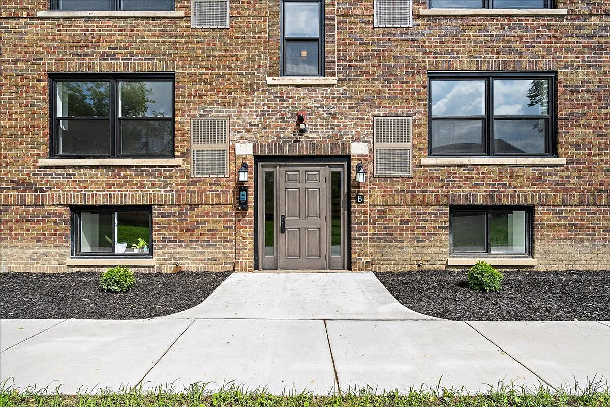 4735 Rohns St — Photo 3