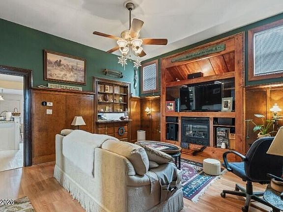 5th image of 2640 Emily St