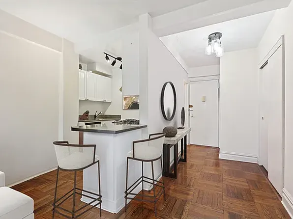 288 Lexington Avenue 6C image 2 of 8