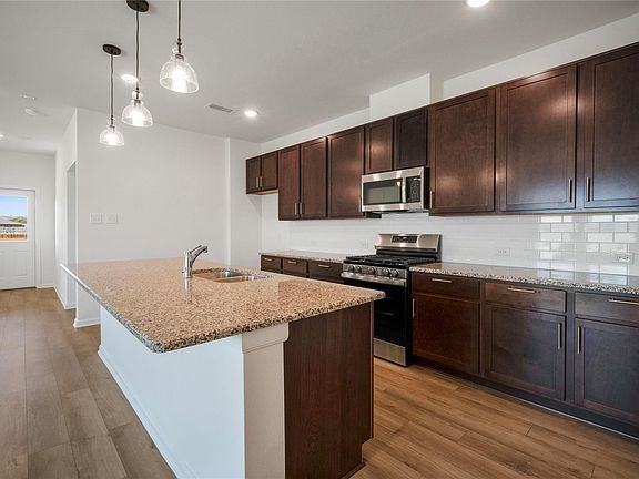 5th image of 2110 Ridgecrest Ln