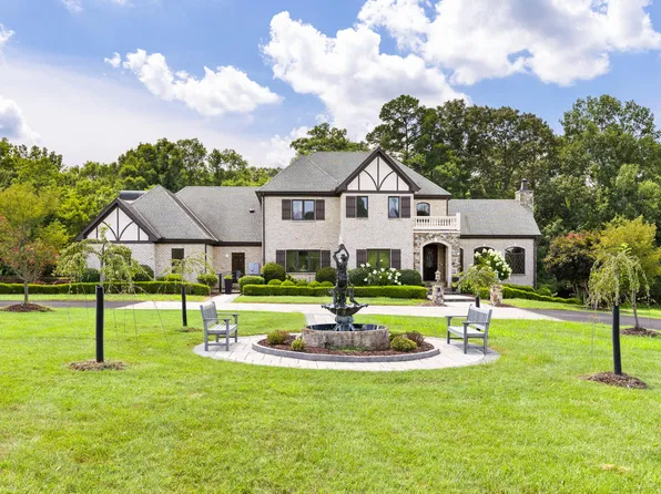 707 Walnut Hill Dr, Hillsborough, NC 27278