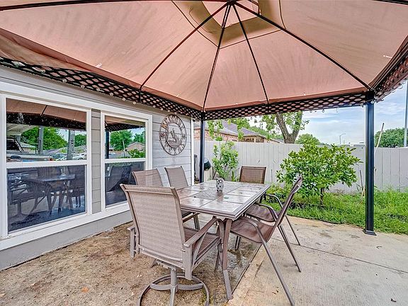 3rd image of 8011 Beech Cove Ln