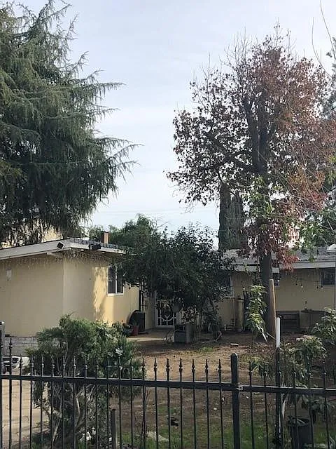 360 Walnut Ln photo 1