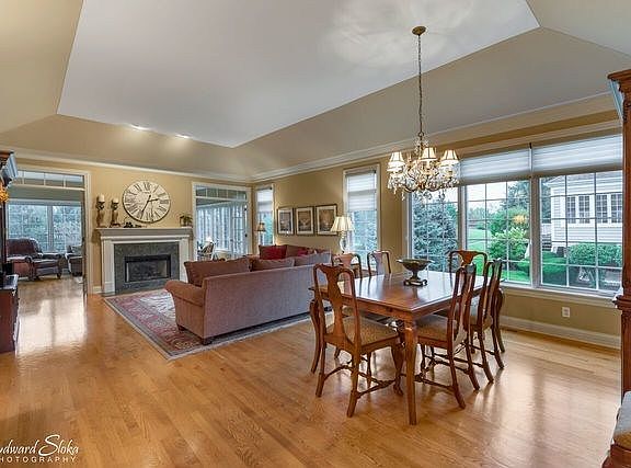 Living room/dining room