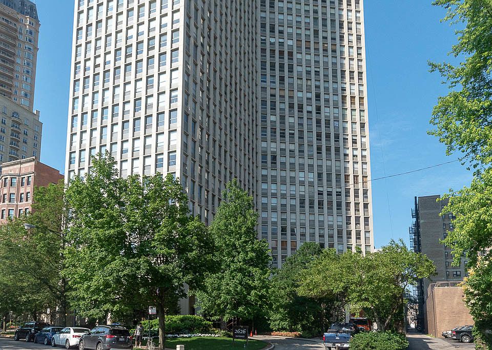 1st image of 2626 N Lakeview Ave APT 902