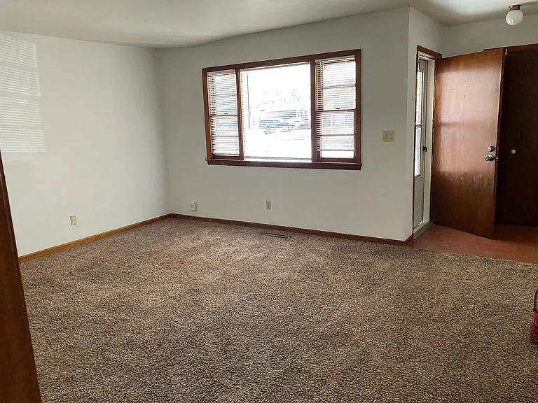 8534 W Hickory Ln — Photo 4