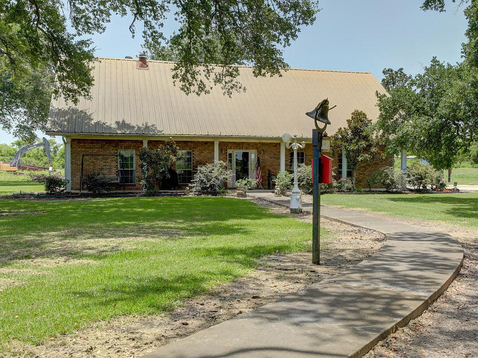 1st image of 3708 Commercial Dr #2