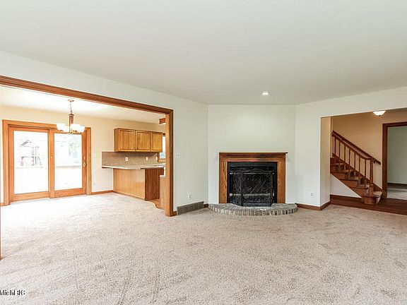 2nd image of 1010 Allison Ave NW
