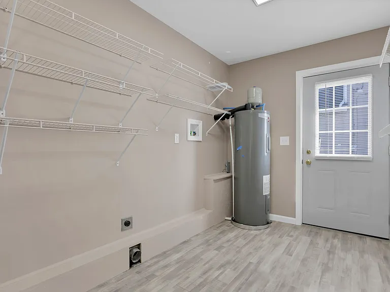 98 Burt Ave — Photo 11