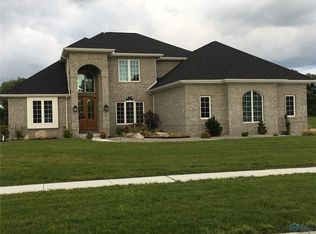 905 Pine Valley Dr, Bowling Green, OH 43402