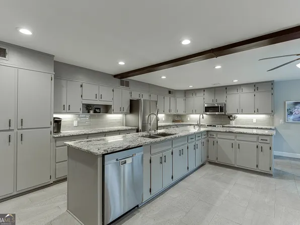 5984 Dolvin Ln, Buford, GA 30518