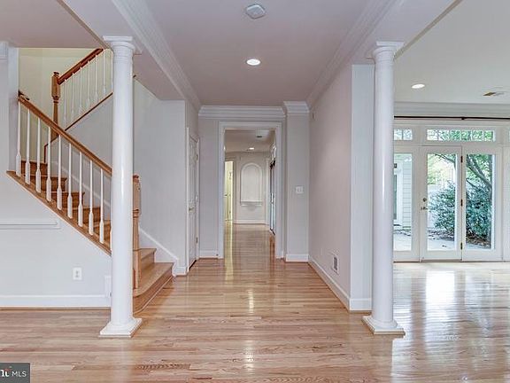 3rd image of 702 Oak Knoll Ter