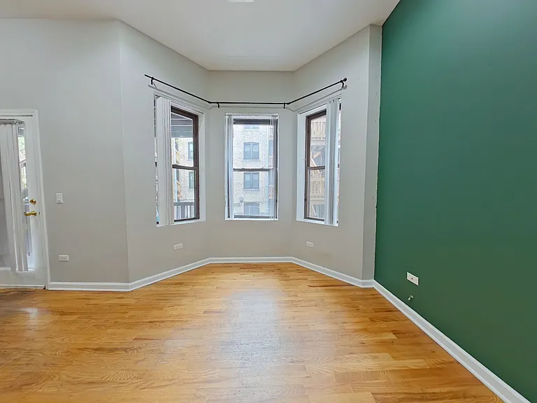 721-23 Briar — Photo 2