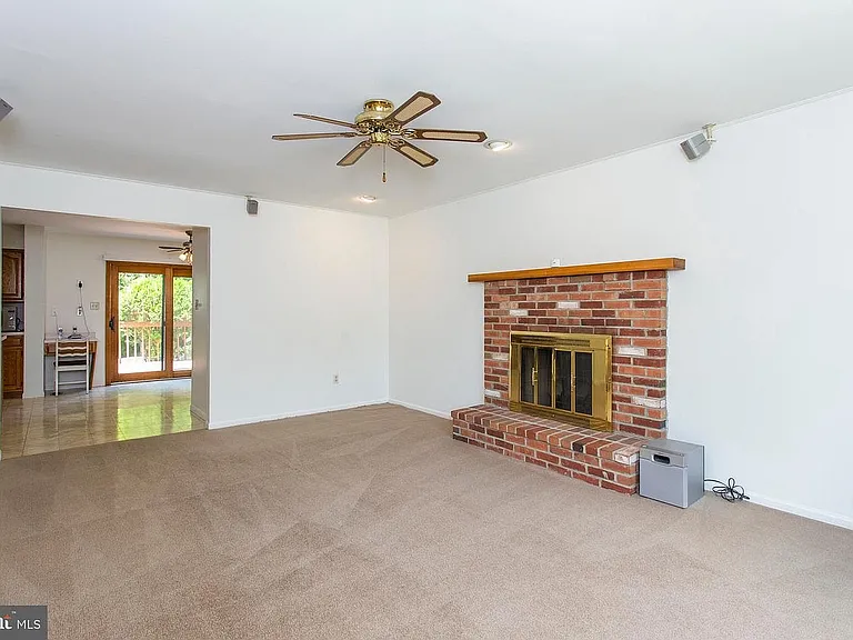 1112 Evergreen Ave — Photo 6