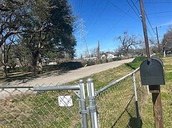 4th image of 335 Brockman St