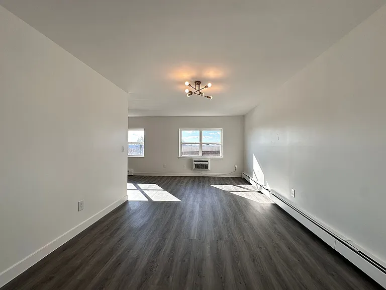 550 Washington Ave #23 — Photo 6