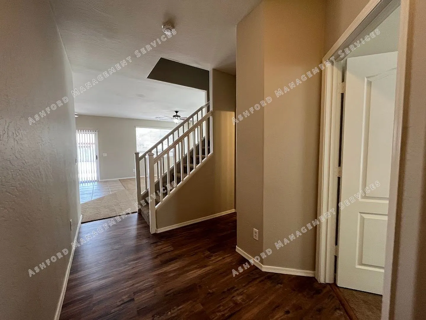 Spacious 4 bedroom plus loft in Tolleson — Photo 2