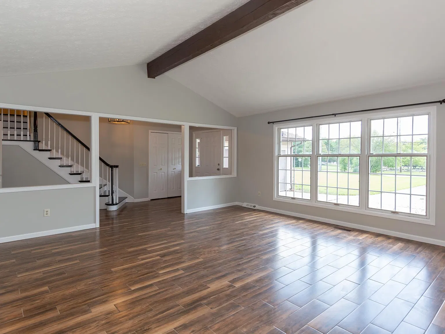 4 bed, 2556 sqft, $2,950 — Photo 2