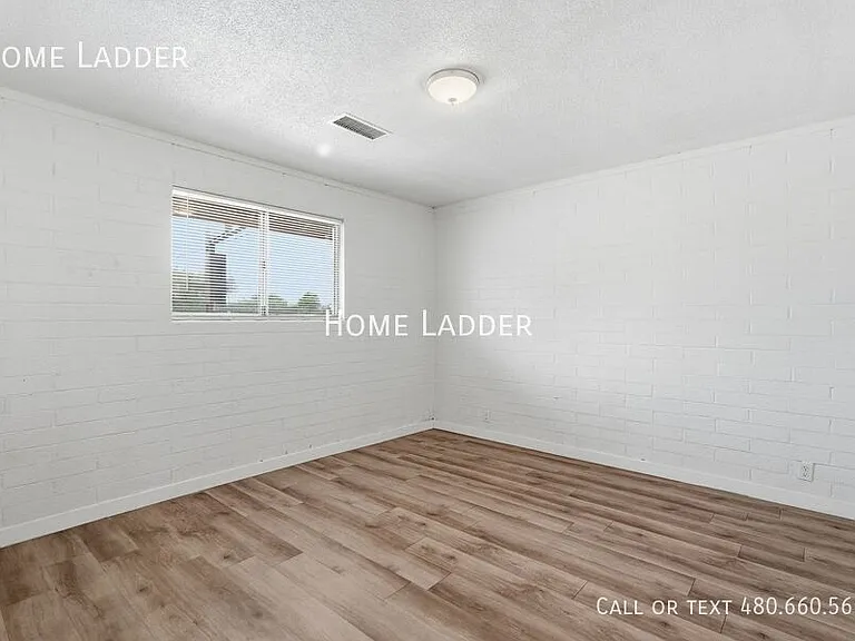 1332 W 5th St #8 — Photo 12