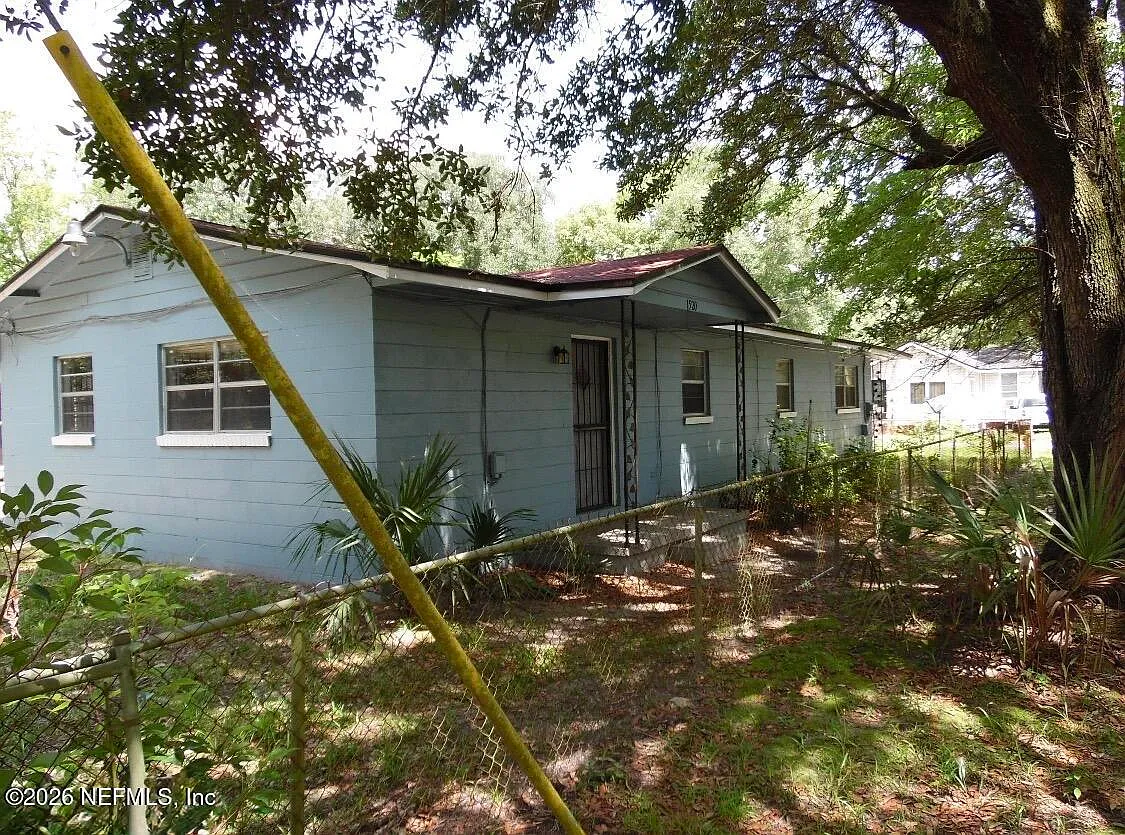 2 bed, 1.0 bath, 621 sqft, $1,000 — Photo 1