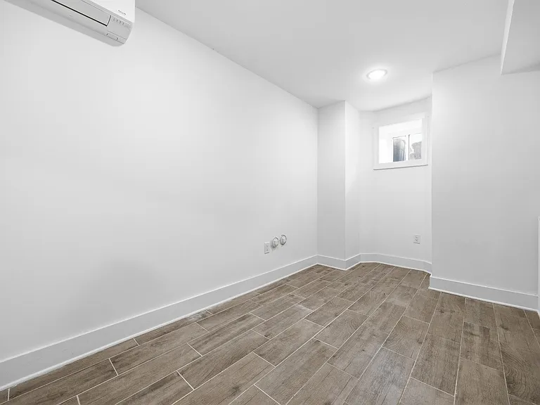 234 Webster Ave #1R — Photo 17