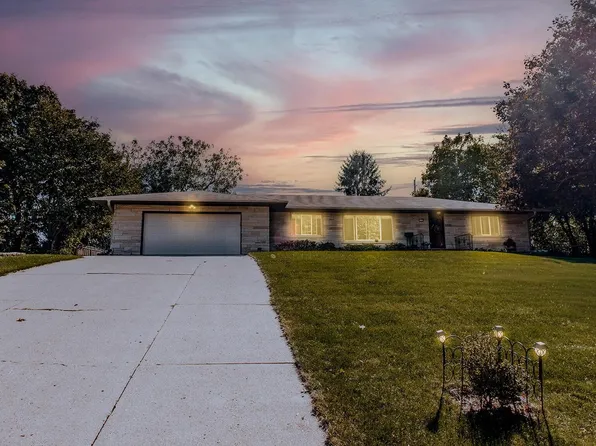 1393 Harris DRIVE, Waukesha, WI 53186