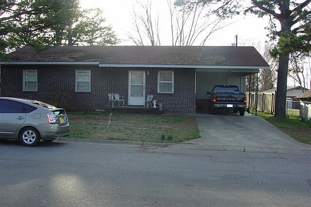 1st image of 105 Woodstock Ln